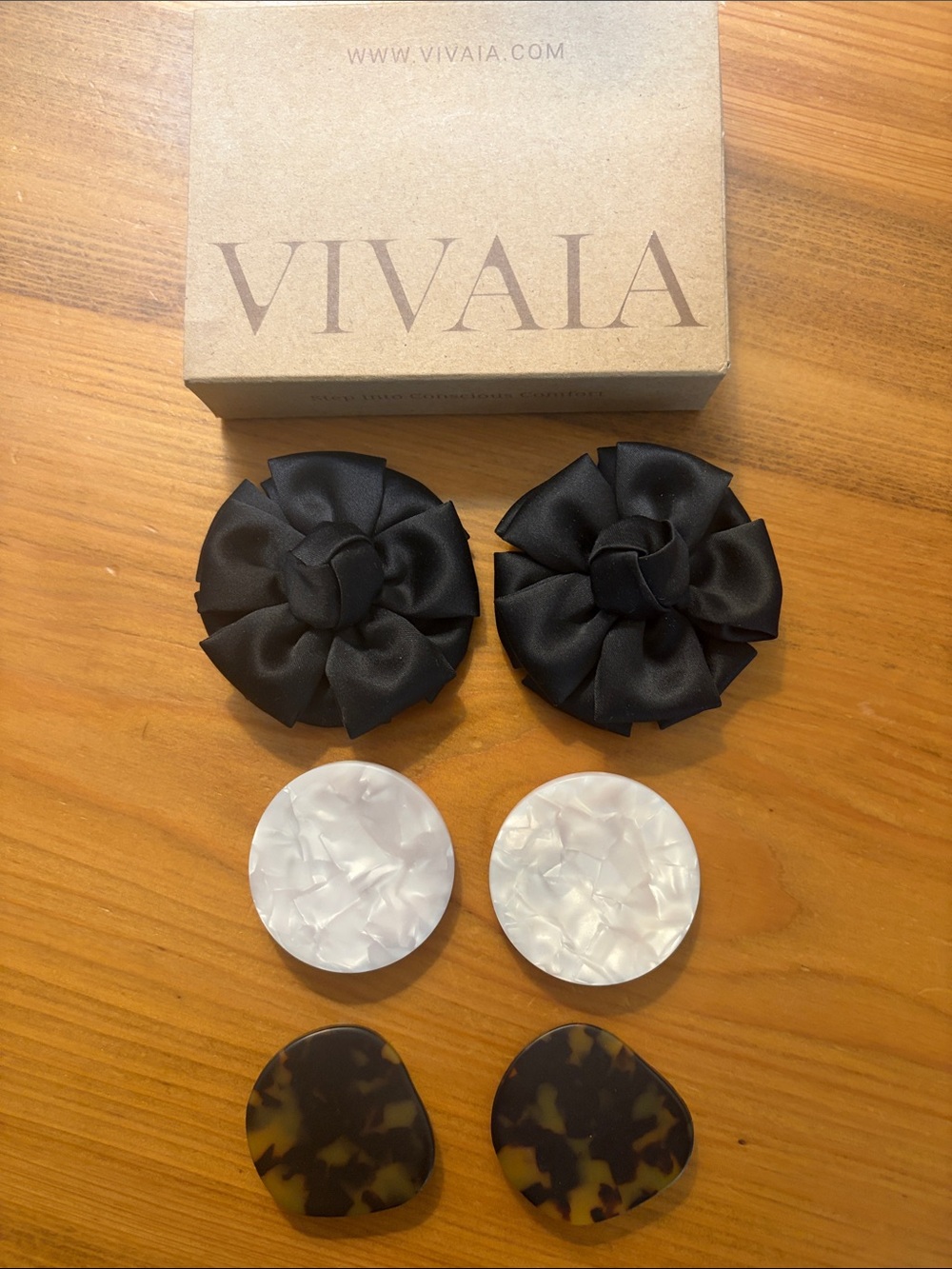 VIVAIA Women's Black Floral Clip-On Hair Clips - Set of 3 Styles